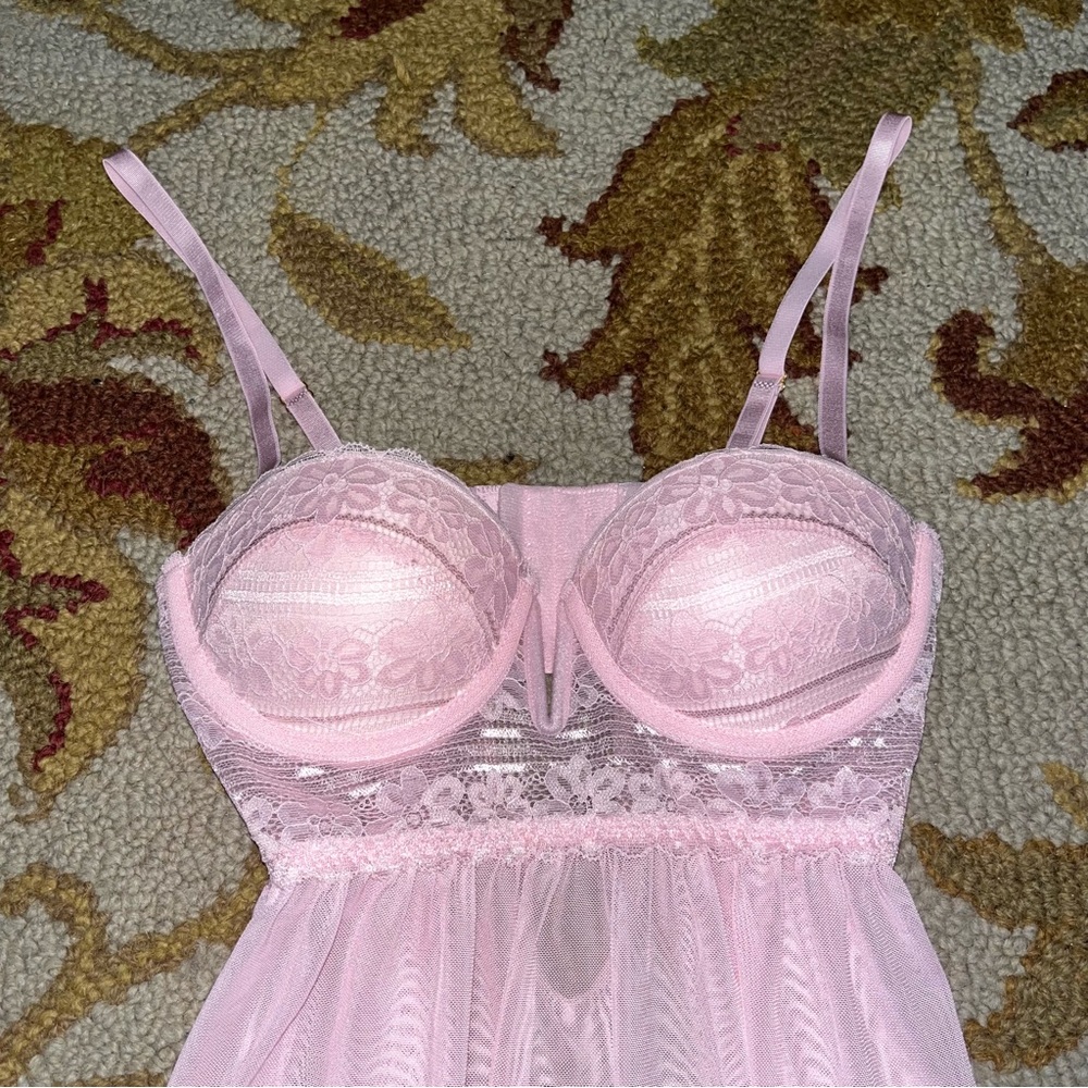 Daisy Fuentes size small baby pink lingerie top - Picture 4 of 10